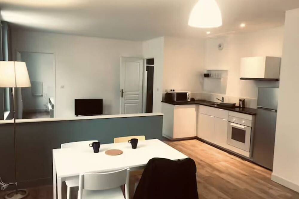 Apartamento entero, A 5min à Pieds du Centre et de L'établissement Thermal in Lons-le-Saunier, Jura