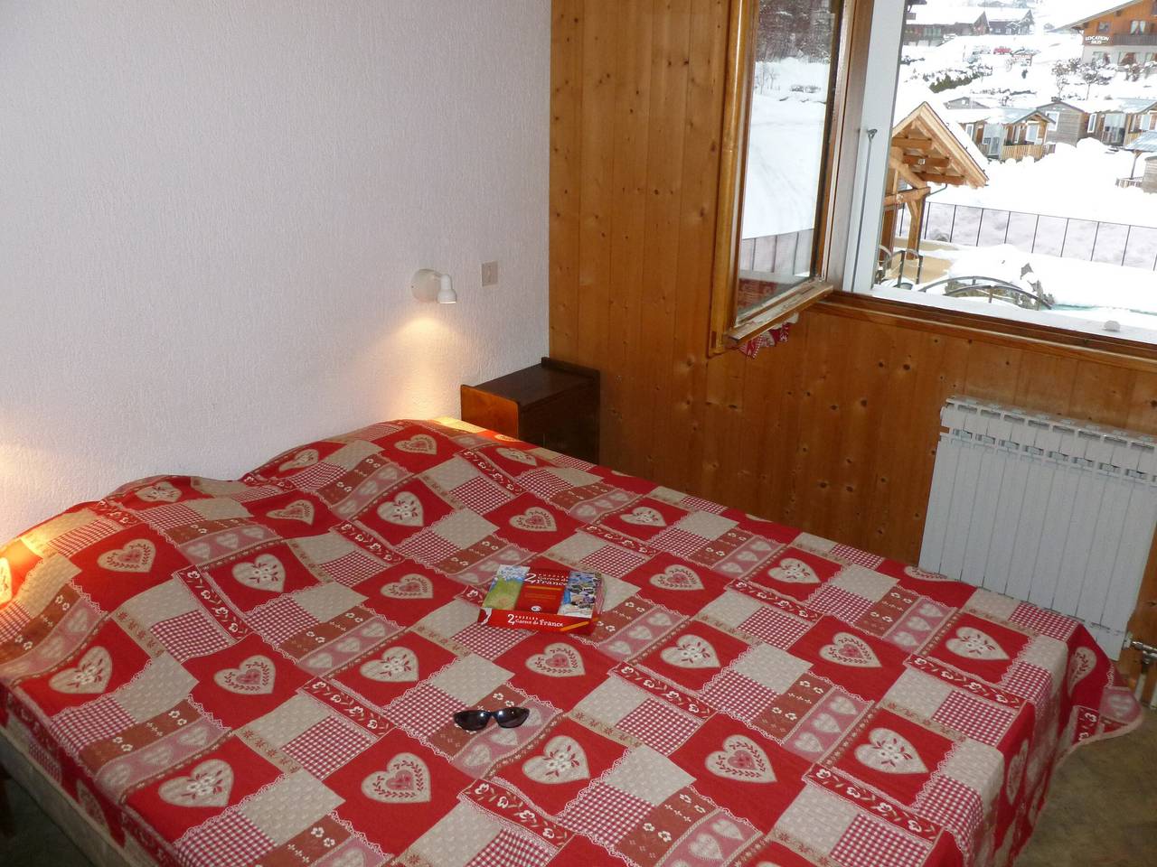 Ganze Wohnung, Ideale Ferienwohnung für 10 Personen, nahe Skigebiet mit Zugang zu Hallenbad und Spielplatz in Rolle, Genfer See