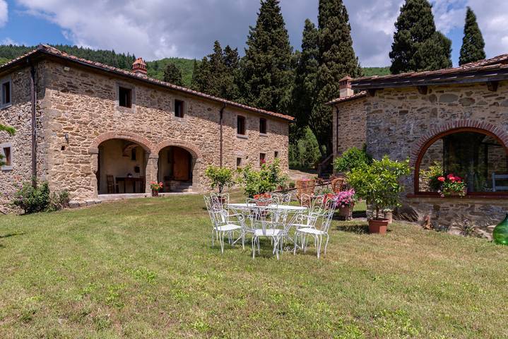 Agriturismo 'La Casa Di Colle' con vista sulle montagne e giardino in comune in Dicomano, Firenze province