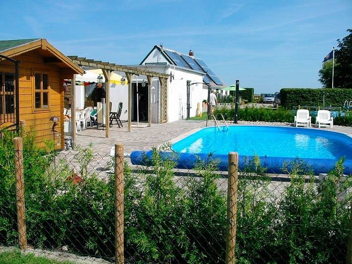 Ferienwohnung für 5 Personen, mit Terrasse und Pool sowie Garten in Westfehmarn