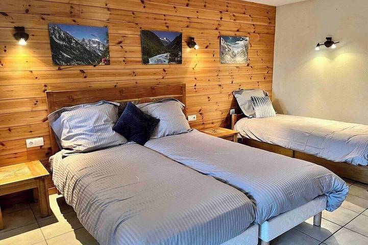 Wonderful Spacious Chalet In Bourg D’Oisans - Sleeps 10(*supplement available up to 16) in Le Bourg-d'Oisans, Parque Nacional de los Ecrins