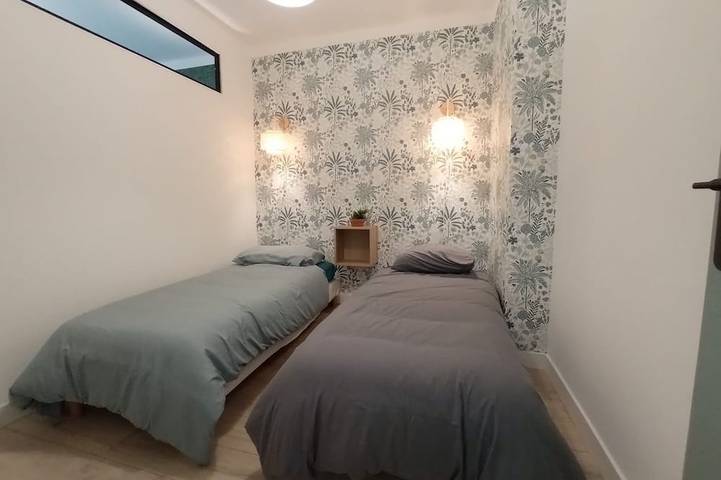 Appartement entier, Le Quai du Gardon •Terrasse Intérieure Privée • Centre Ville • 6 personnes in Alès, Parc national des Cévennes