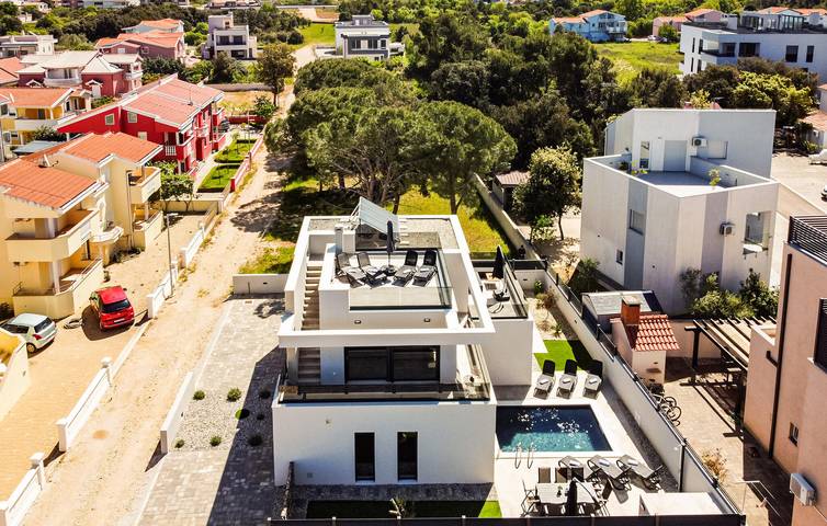 Élégant appartement de deux chambres avec piscine, cuisine et accès à la plage in Nin, Région de Zadar