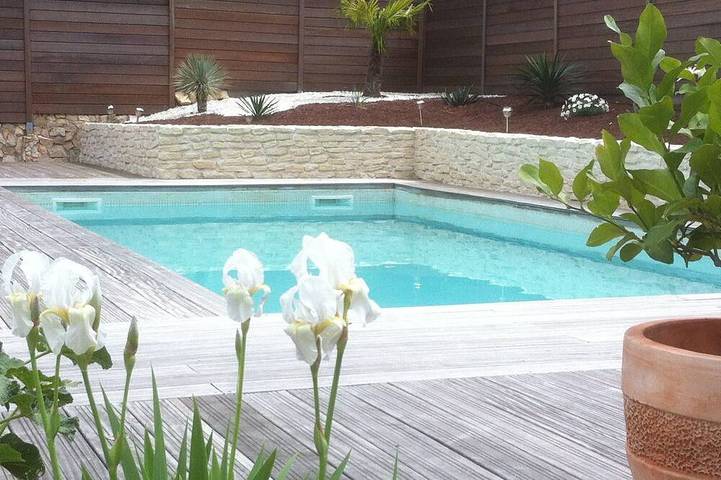 Location de vacances pour 8 personnes, avec jardin et terrasse, animaux acceptés à Belcodène