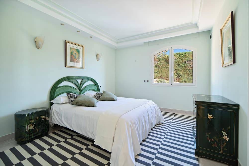 Exceptional Panorama, Near the Sea, private domain in Grimaud, Mediterranean Coast (France)