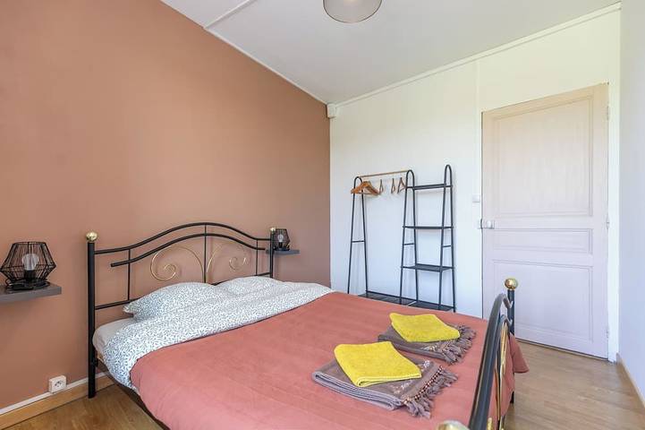 Location de vacances pour 12 personnes, avec balcon ainsi que jacuzzi et jardin à Thésée - 2