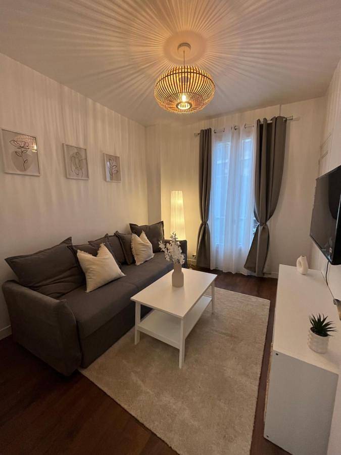 Appartement entier, One-Bedroom Apartment in Fontenay-sous-Bois, Val-de-Marne