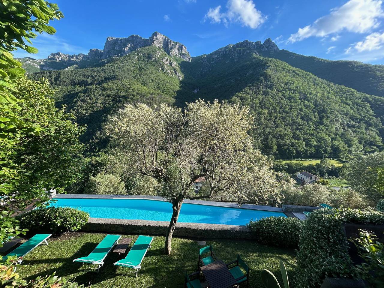 Apartment Sleeps 3 with Garden Terrace in Colletta, Castelbianco