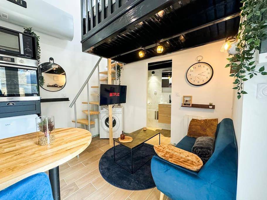 Appartement entier, Suite romantique Jacuzzi privatif chauffé à 37 Gare in Guingamp, Région de Guingamp