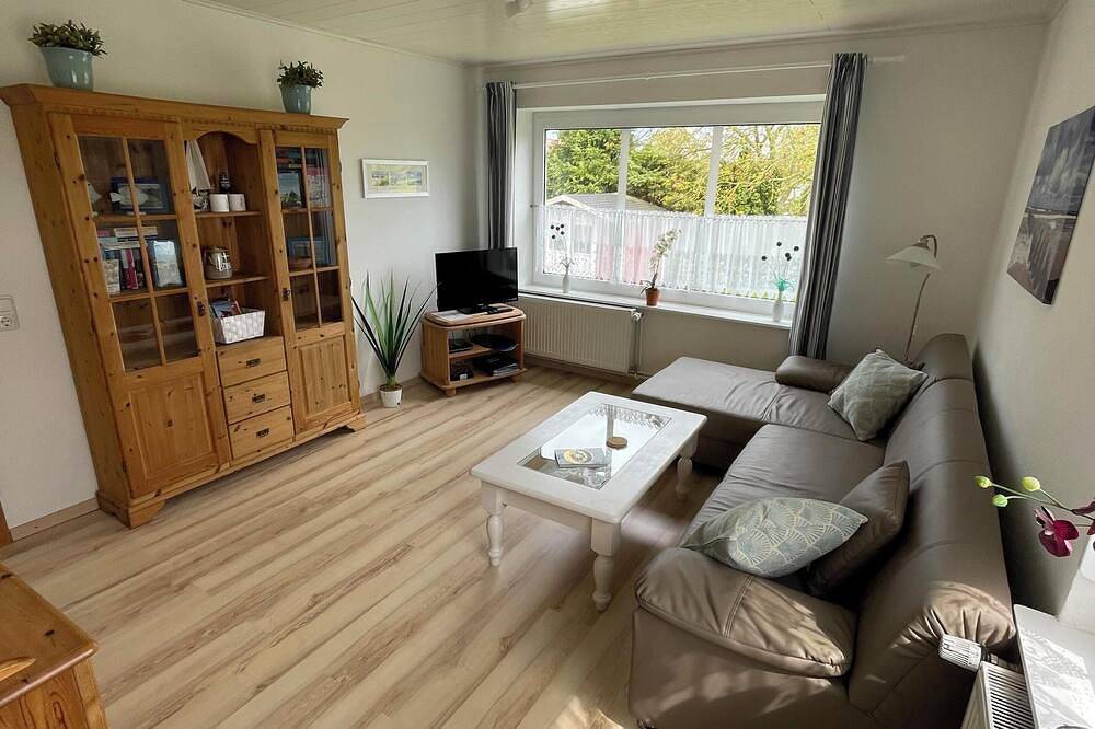Ganze Wohnung, Die ebenerdige Ferienwohnung Strandläufer bietet maritimen Wohnkomfort für Familien, einen großen Garten und heißt bis zu zwei Hunde herzlich willkommen. in Förrien, Wangerland