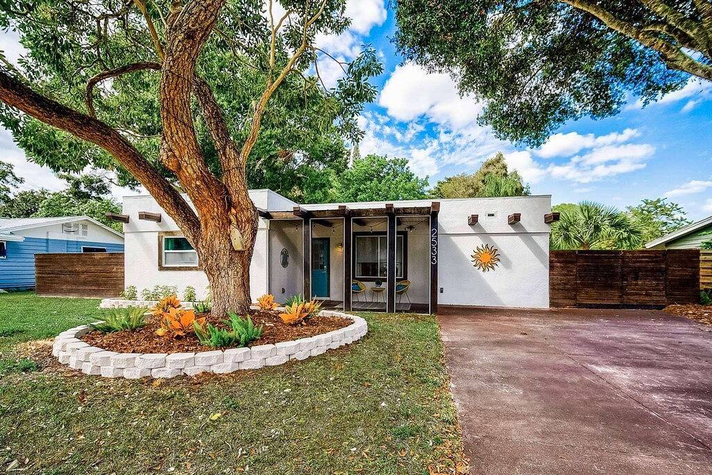 Discover Hacienda del Sol - Dog-Friendly, Downtown in Sarasota, Sarasota County