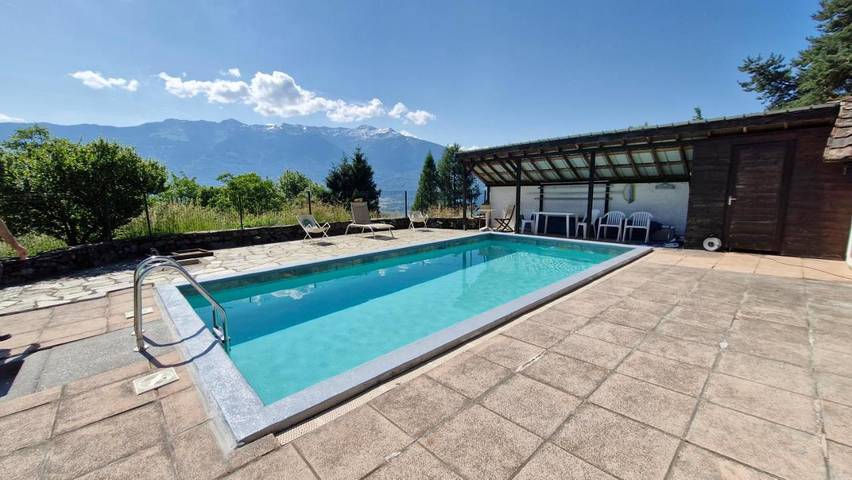 Location de vacances pour 9 personnes, avec Terrasse et Jardin ainsi que Piscine et Vue dans Cléry - 4