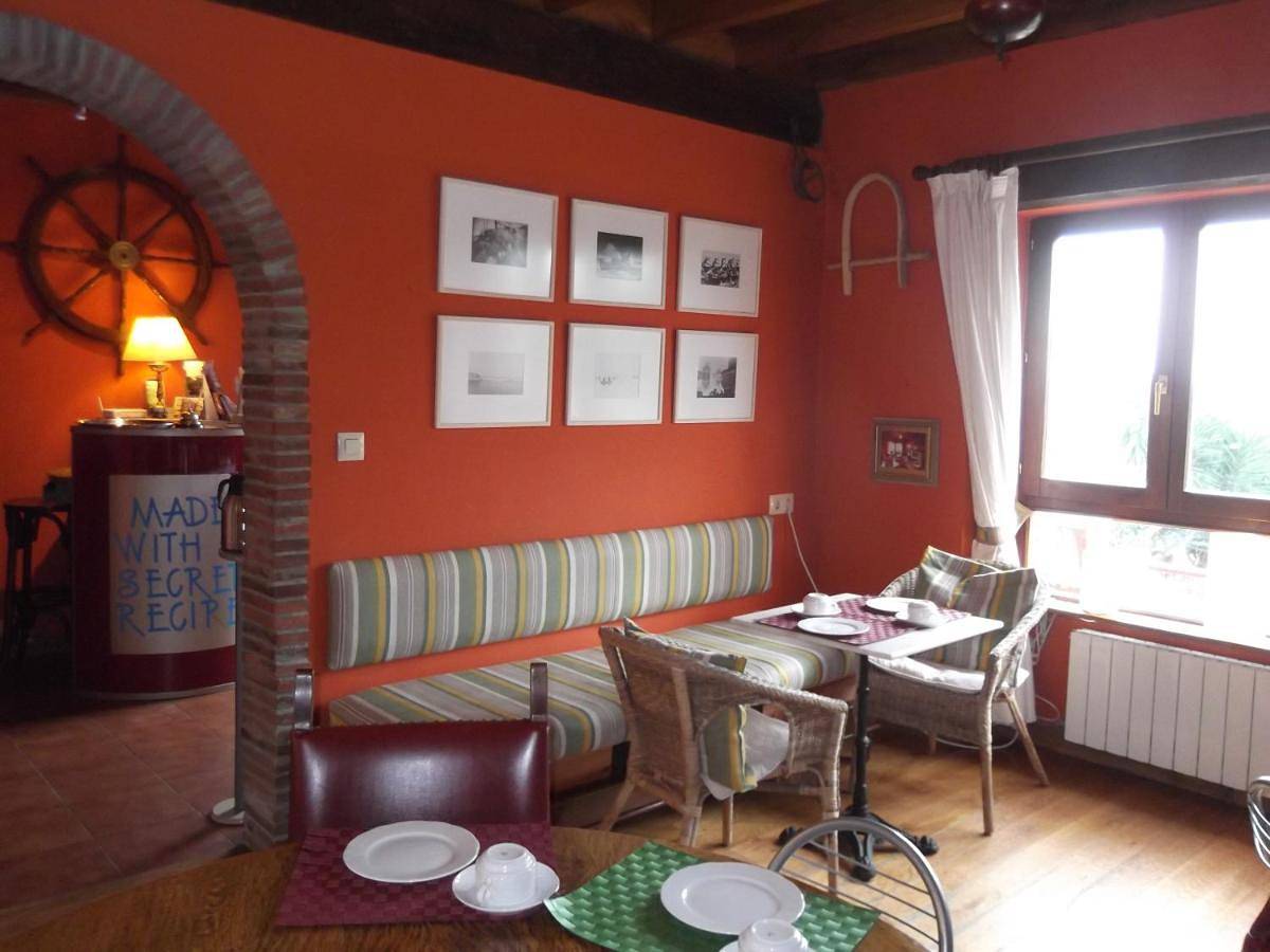 Posada Las Mañanitas in Cóbreces, Alfoz de Lloredo