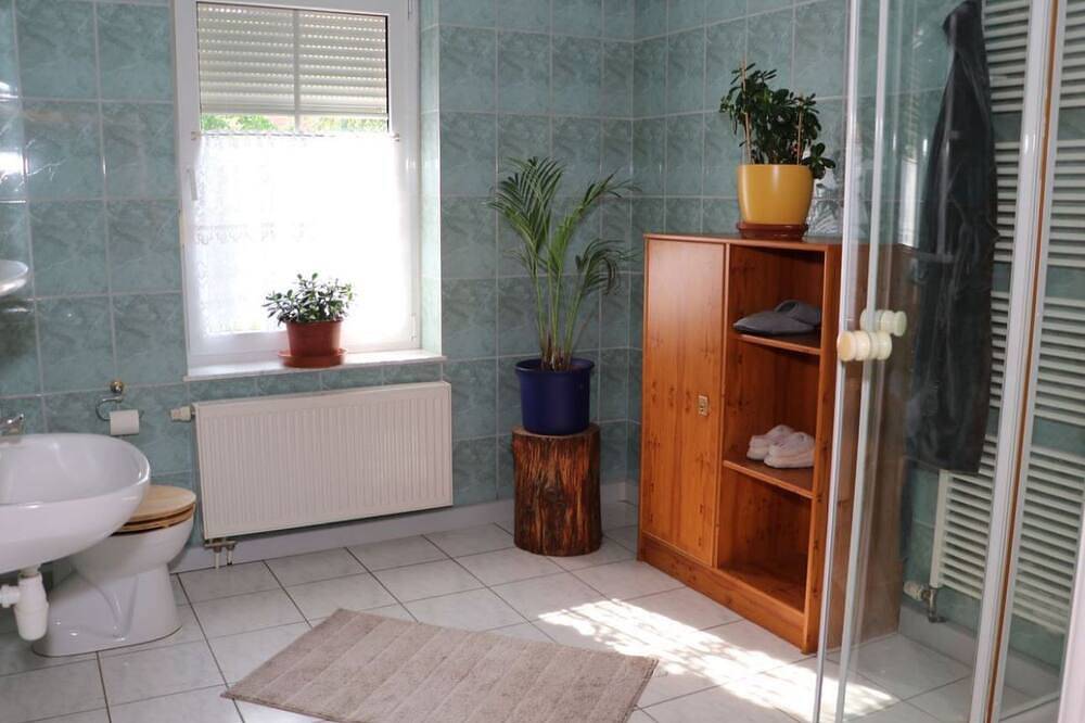 Ganze Wohnung, 2- Raum Ferienwohnung mit Parkplatz in Weißwasser (Oberlausitz), Lausitzer Seenland