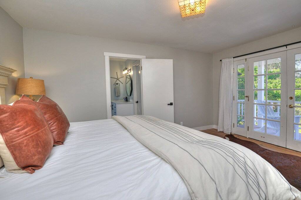 Mountain views. Montecito, Beach, Santa Barbara, large home. Separate Studio. in Montecito, Santa Barbara County