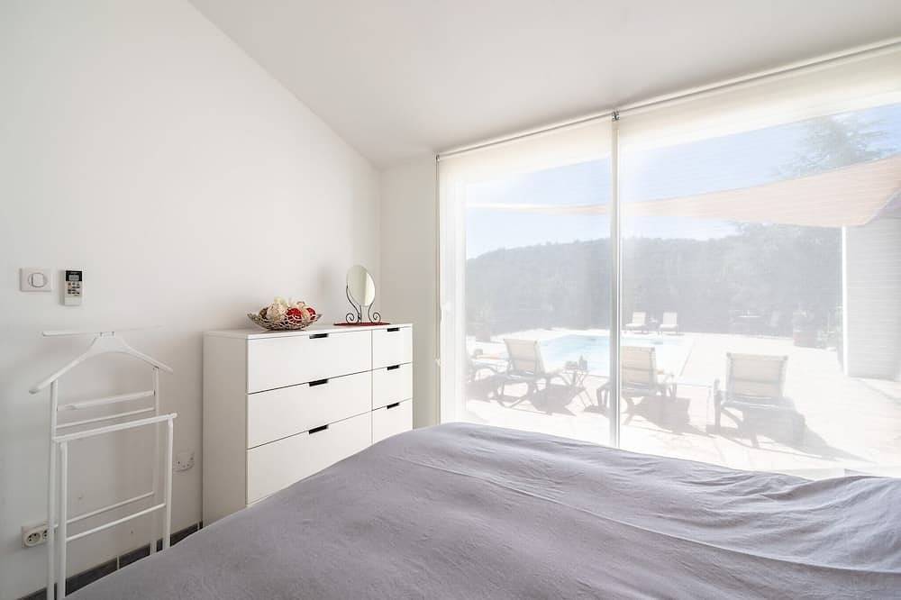 Mooie villa met verwarmd privé zwembad in Roquebrun, Béziers en omgeving