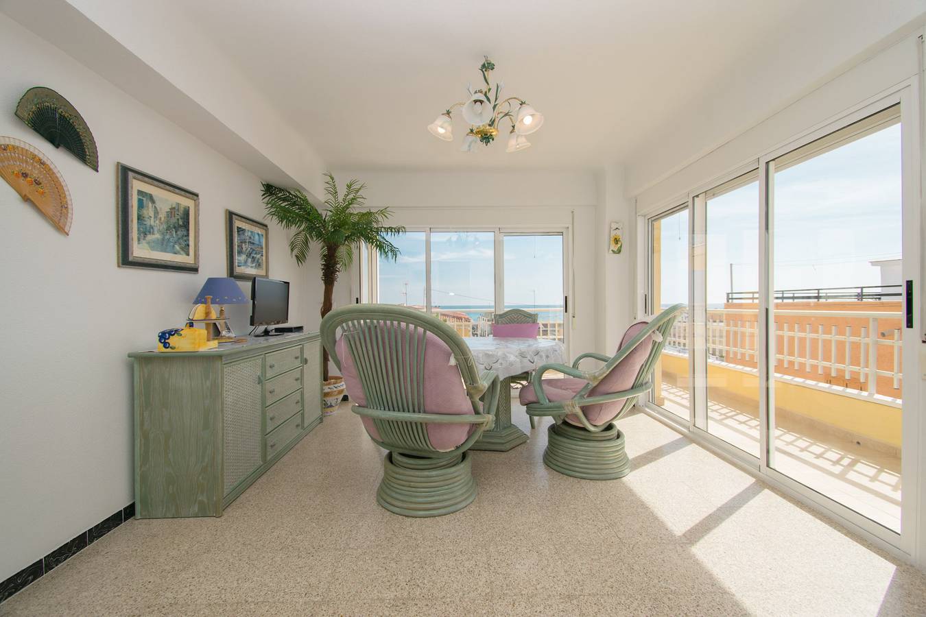 Entire apartment, 024 Palm Home - Alicante Real Estate in Torrevieja, Costa Blanca