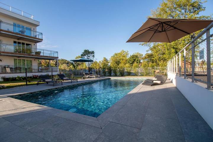 Hôtel pour 2 personnes, avec jardin ainsi que piscine et vue, animaux acceptés