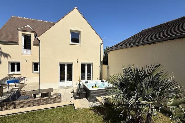 Maison de vacances pour 12 personnes, avec jardin ainsi que terrasse et jacuzzi à Compiègne