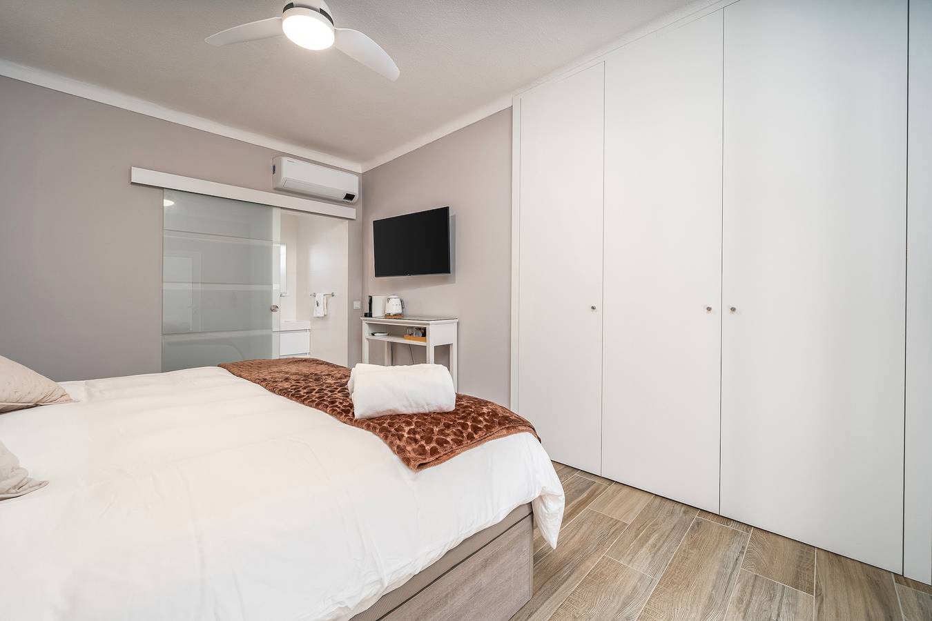Room 'Orange Blossom Groove -  1' with Shared Terrace, Wi-Fi and Air Conditioning in São Bartolomeu de Messines, Faro District