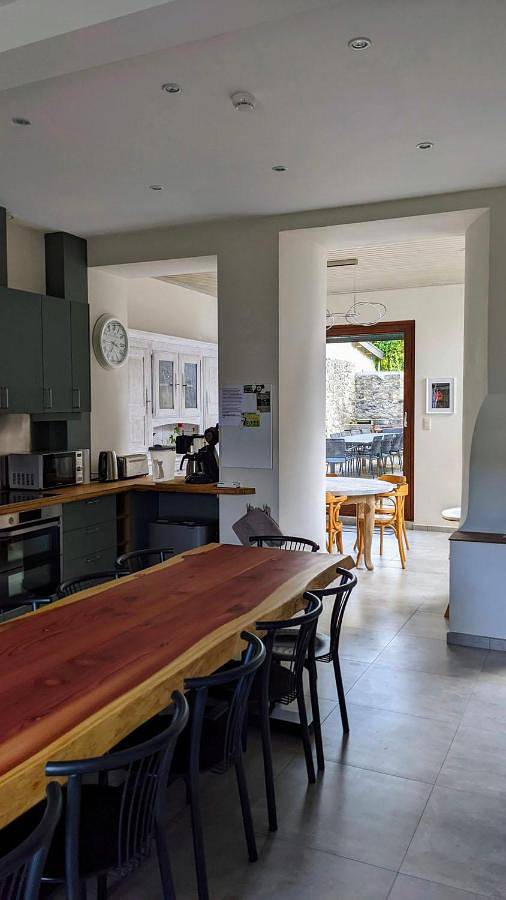 Gîte pour 12 personnes, avec jardin, animaux acceptés dans Olloy-sur-Viroin