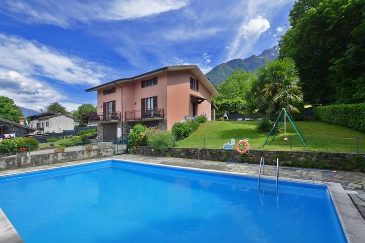 Maison de vacances pour 6 personnes, avec piscine ainsi que vue sur le lac et terrasse, adapté aux familles dans Lac de Côme