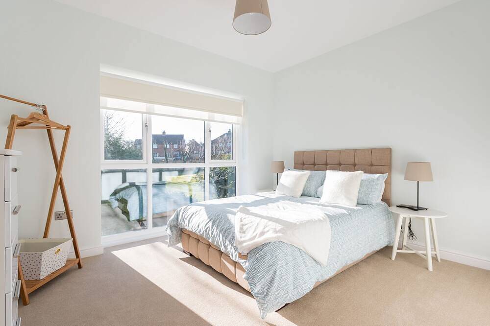 Brand New Large 4 Bedroom House Located in a Quiet Village with Hot Tub in Leeds, West Yorkshire