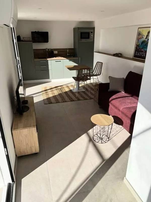 Studio entier, Studio pour 2 Personnes in Plage d'Aiguebelle, Le Lavandou