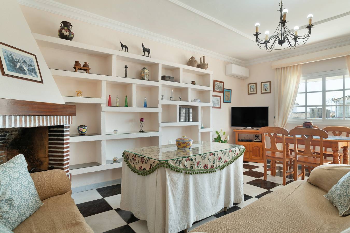Apartamento entero, Apartamento 'Elvira' con vistas al mar, terraza privada y Wi-Fi in Conil de la Frontera, Costa de la Luz