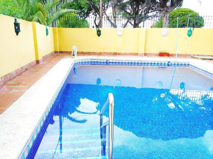 Casa rural para 18 personas, con piscina y jardín, Se admiten mascotas en El Puerto de Santa María - 2