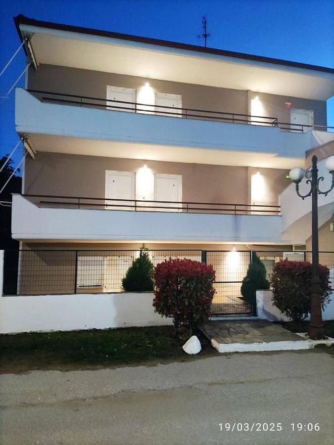 Location de vacances pour 2 personnes, avec Balcon et Terrasse ainsi que Jardin et Vue dans Stavros