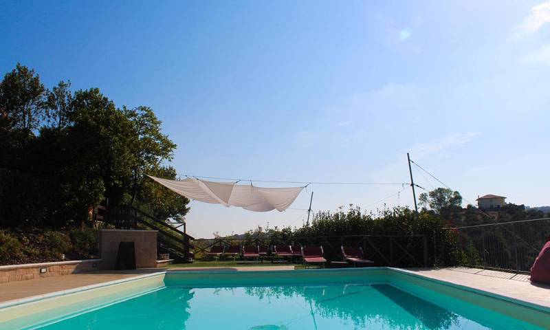 Appartamento per 4 persone, con giardino e piscina in Mosciano Sant'Angelo