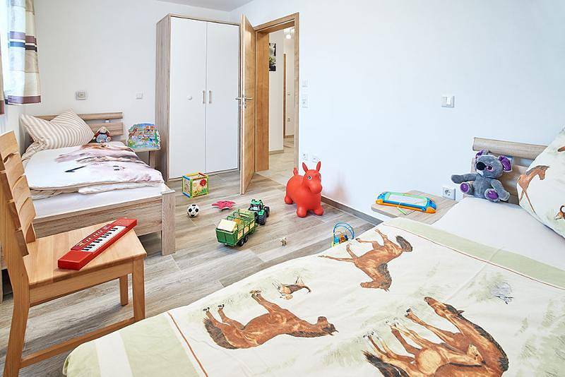 Ferienhof Halbig - Gemütliches Ferienhaus 'Dorfblick' (150 qm) mit Balkon und Terrasse in Riedenburg, Ostbayern