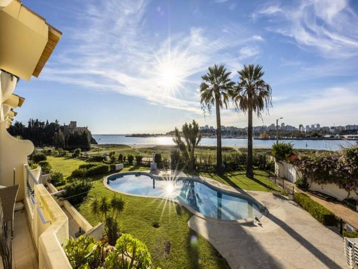 Vakantieappartement voor 4 personen, met balkon en zwembad in Ferragudo