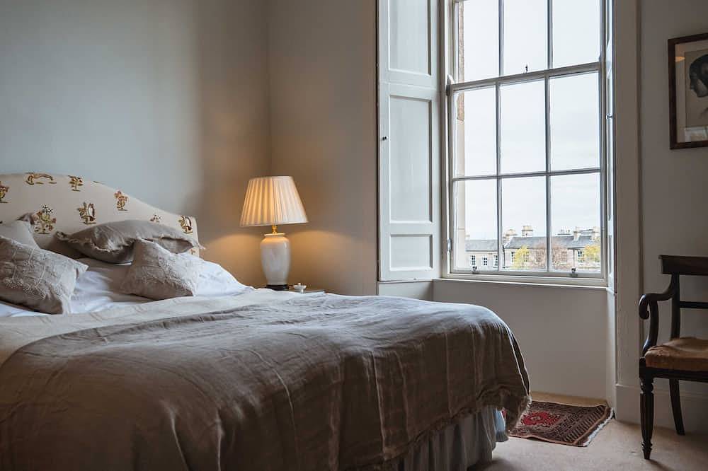 19/ 4 Union Street - sleeps 5 guests  in 3 bedrooms in Edinburgh, Edinburgh and Lothian