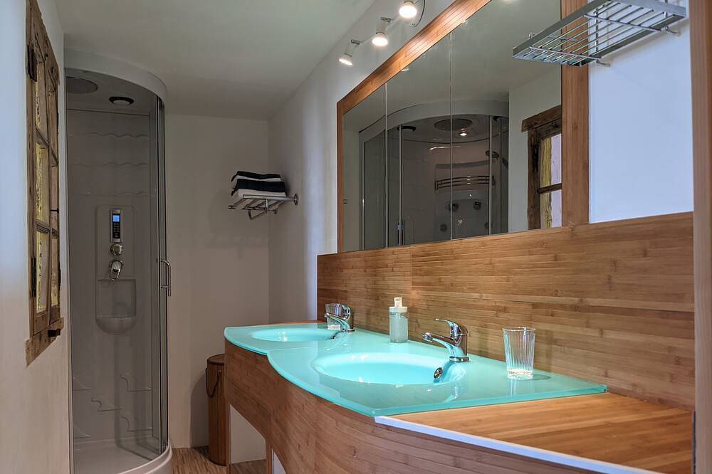Chambre d'hôte spacieuse avec vue montagne in Montaillou, Ariège