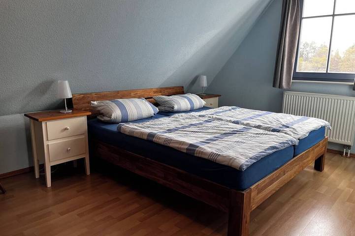 Schönes Reetdachhaus mit Südterrasse, 2 Duschbäder und 2 Pkw-Stellplätze in Prerow, Fischland - Darß - Zingst