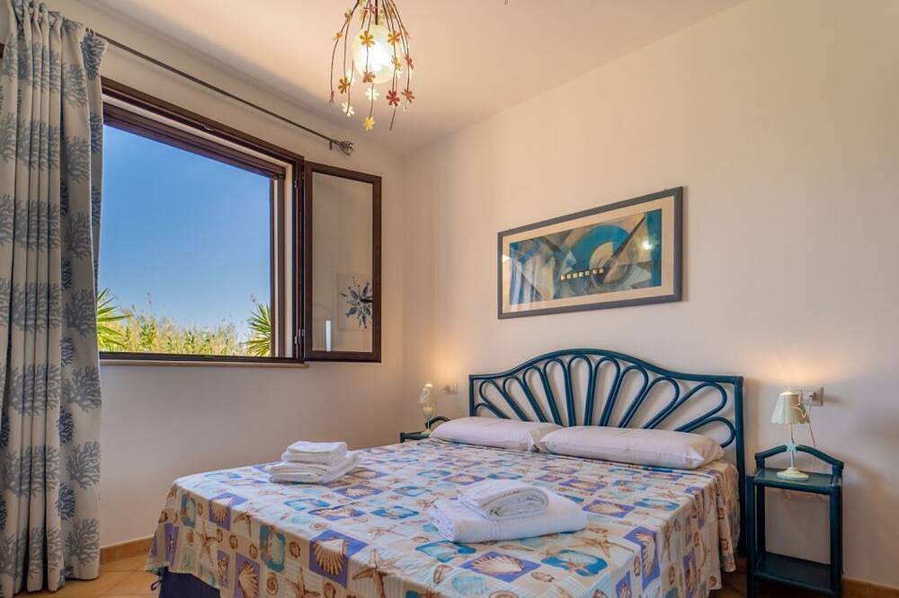 Entire apartment, Borgo Marino Beach Residence - Apartment with patio in Lampedusa City, Pelagie Islands