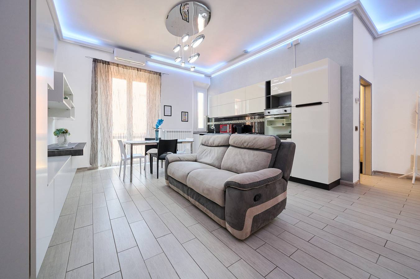 Ganze Wohnung, Ferienwohnung 'Holy Days' mit Balkon, Wi-Fi und Klimaanlage in Piombino, Etruskische Küste
