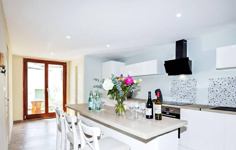 Location de vacances pour 7 personnes, avec terrasse et jardin, animaux acceptés à Saint-Génis-des-Fontaines