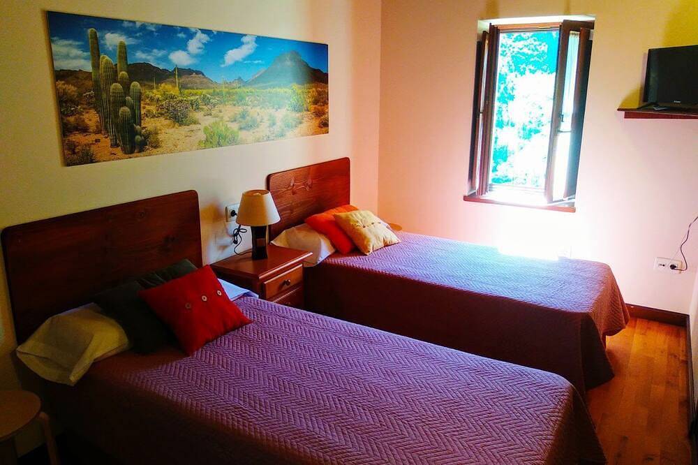 \"The Interior of Gaia\" ist ein Ort, an dem man sich verlaufen kann. in Parres, Costa Verde (Spanien)