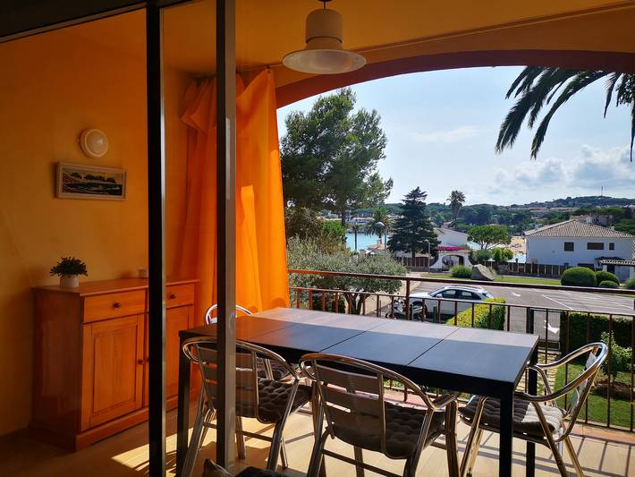 Gîte pour 6 personnes, avec terrasse dans San Juan De Palamos