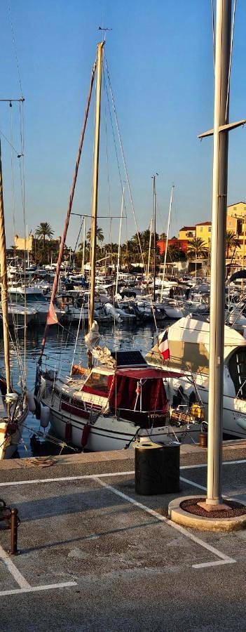 Bateau pour 2 personnes, avec terrasse et vue dans Port Du Sylva Maris Eze - 3