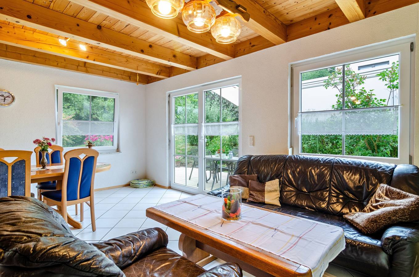 Ganze Wohnung, Ferienwohnung 'Beutenmühle Straussenfarm Erdgeschoss' mit privater Terrasse und Gemeinschaftsgarten in Owingen, Region Bodensee-Oberschwaben