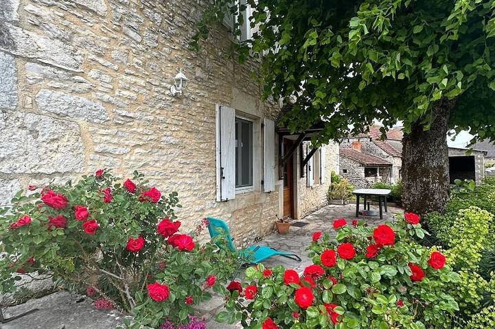 Location de vacances pour 8 personnes, avec Balcon/Terrasse ainsi que Terrasse et Jardin à Espédaillac