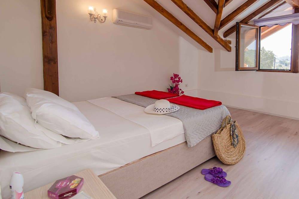 5 Schlafzimmer, beheizter Pool, Billardtisch, Tischtennis, Grill & Wifi. in Fethiye, Türkische Ägäis