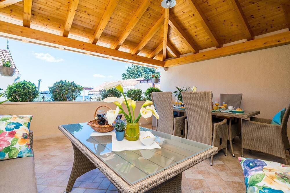 4 bedroom gorgeous home in Banici in Slano, Dubrovnik-Neretva