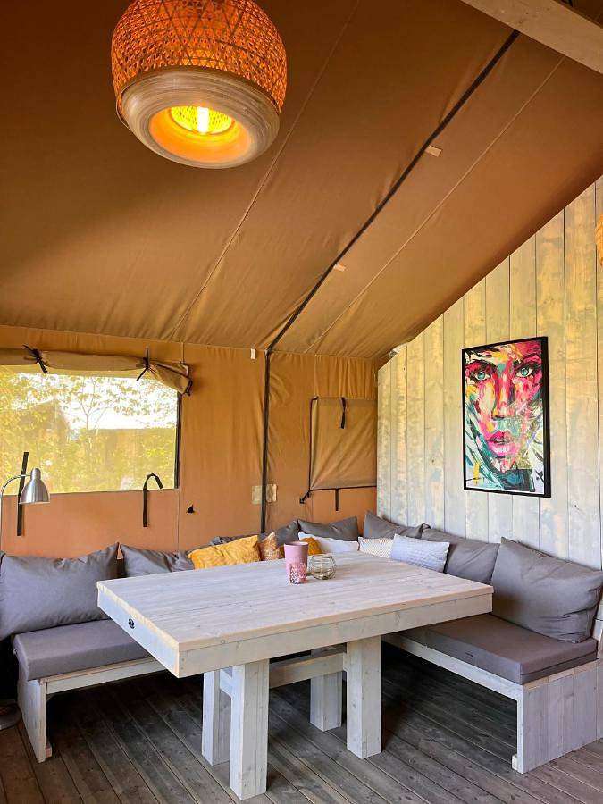 Safari Lodge Grou, luxe kamperen op een eiland! in Nationaal Park De Alde Feanen