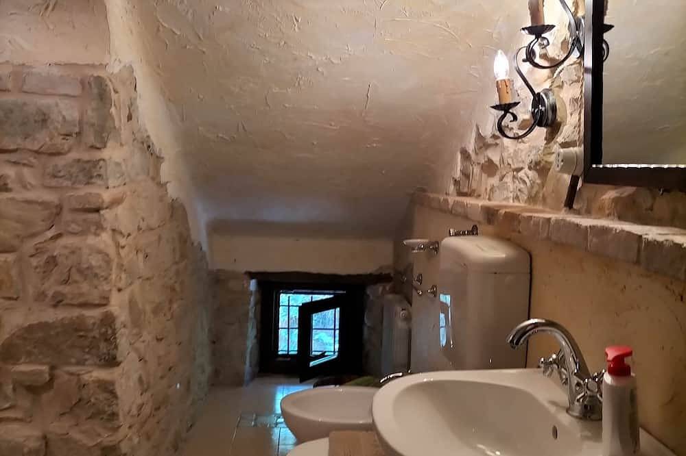 Ganze Wohnung, Charmantes Apartment in einer Villa auf dem Hügel. in Penna San Giovanni, Macerata Provinz