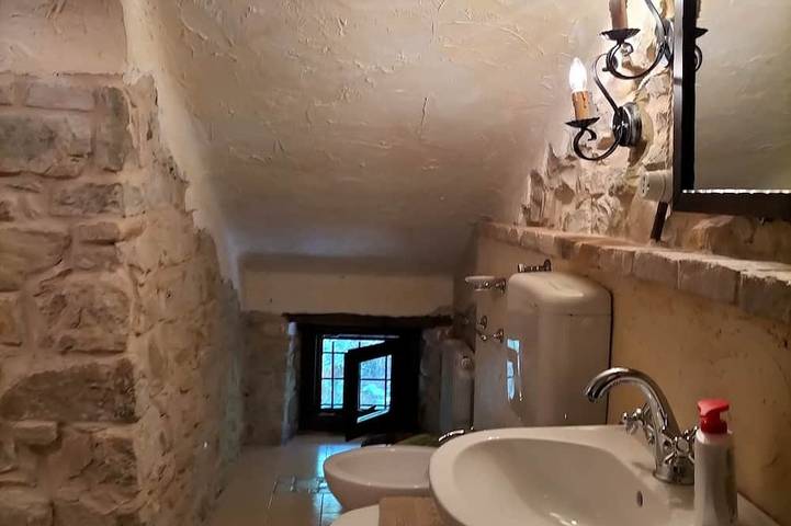 Ganze Wohnung, Stone Casale Apartment with Pool & Terrace: Sibillini to Sea View in Penna San Giovanni, Macerata Provinz